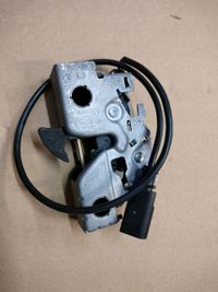 Zamek pokrywy silnika - OE 6V0 823 509D