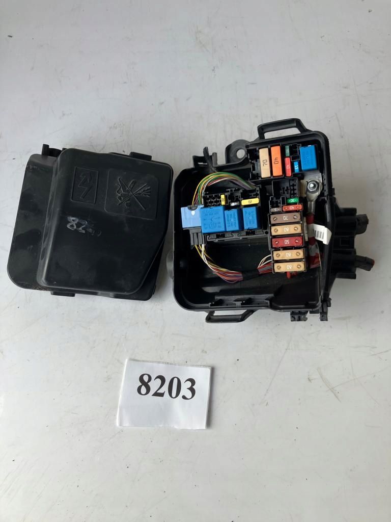 Skrzynka bezpieczników - OE 24 38 095 84R