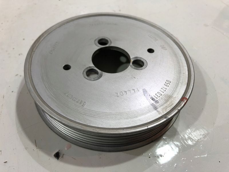 Koło pasowe pompy cieczy chłodzącej - OE 059 121 031H